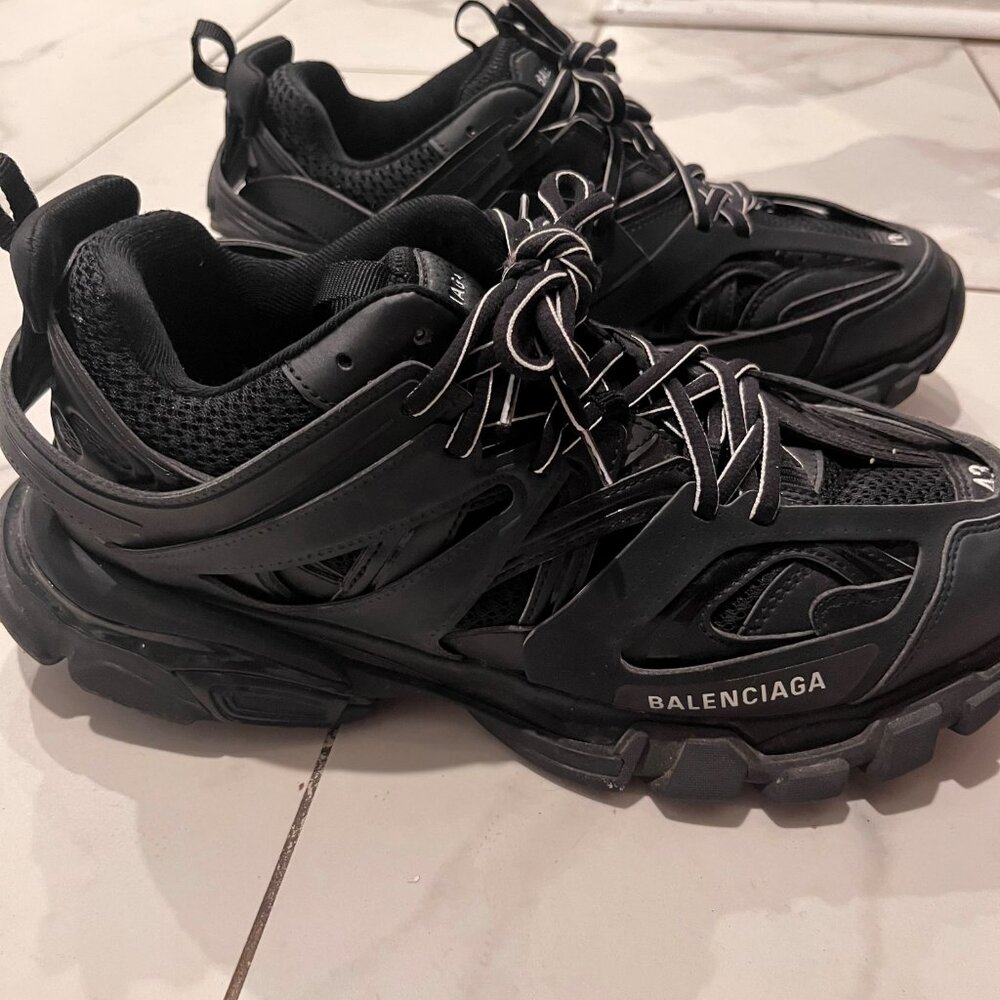 balenciaga - Picture 2 of 3